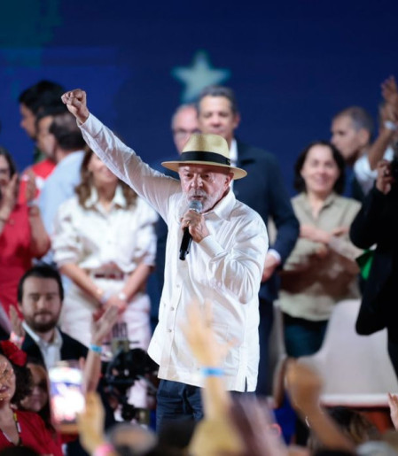 PT oficializa candidatura de Lula à Presidência