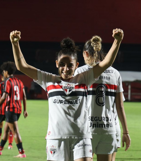 São Paulo vence Vitória e assume liderança do Brasileirão Feminino