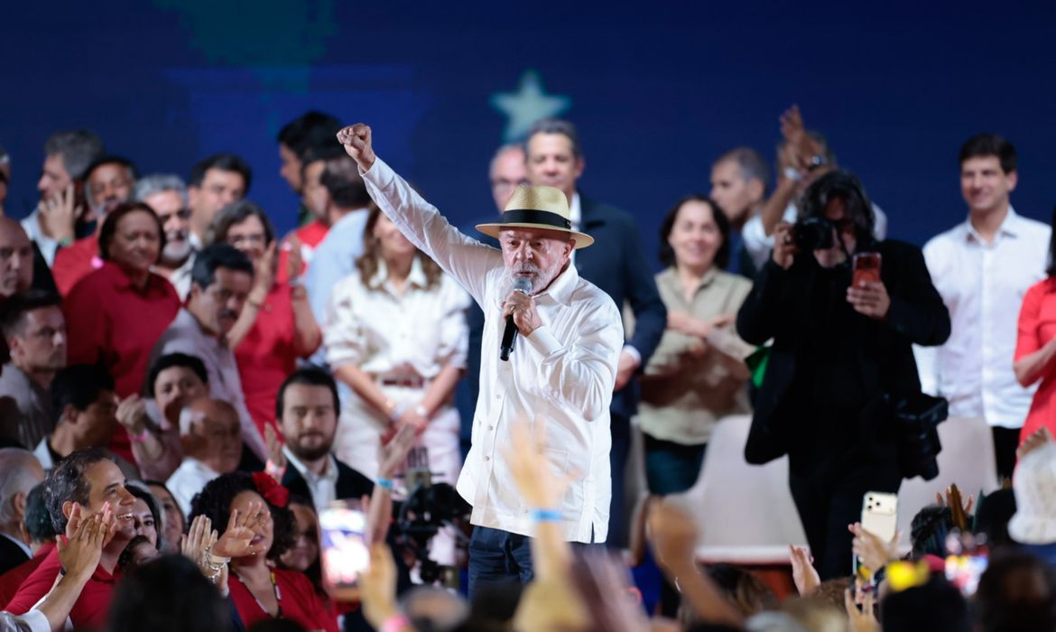 PT oficializa candidatura de Lula à Presidência