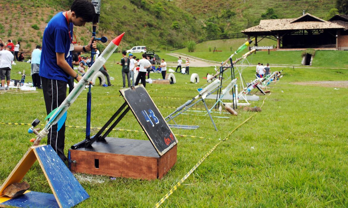 Estudantes de todo o país participam da Jornada de Foguetes 2026