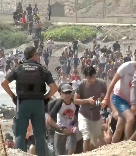 Espanha cita grupos reacionários e fake news em imigração em Ceuta