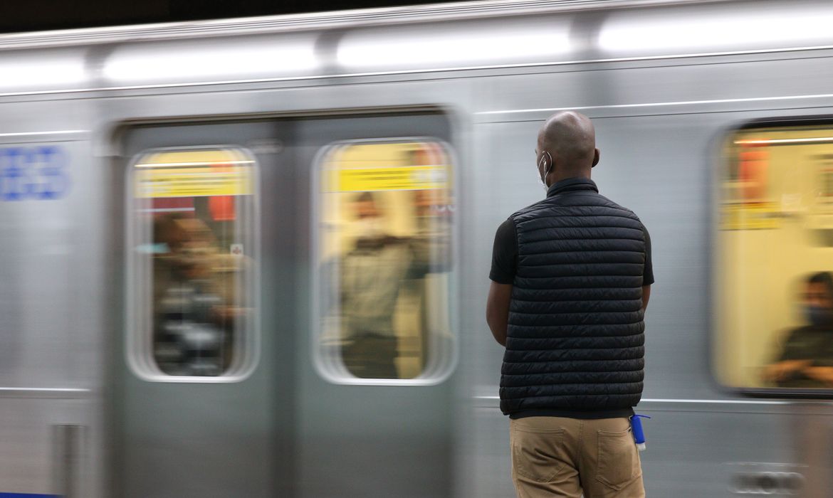 SP: greve na CPTM paralisa parcialmente três linhas de trens