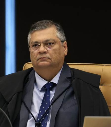 Flávio Dino autoriza novo inquérito da PF para investigar Lulinha
