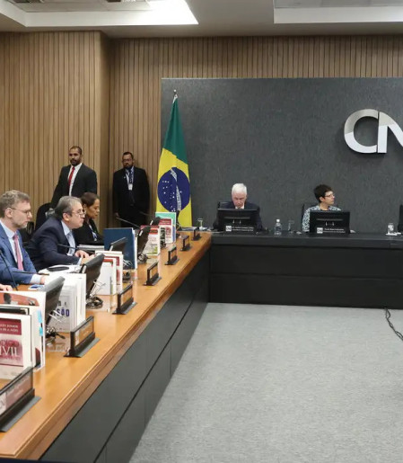 CNJ afasta ex-juíza da Lava Jato por dois anos