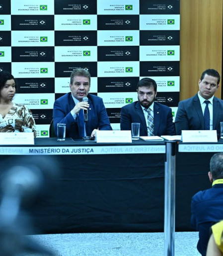 Operação Lívia combate rede que induzia jovens a suicídio na internet
