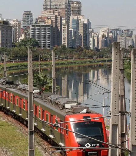 Greve de trens em SP causa congestionamento de mais de 2 mil km 