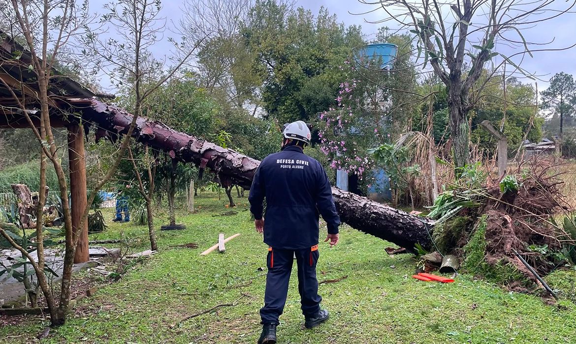 Sul, Sudeste e Centro-Oeste têm alerta para tempestades e vendavais