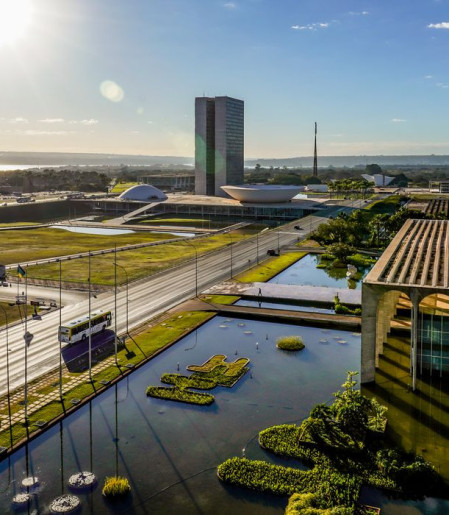 Brasil rebaixa relação com Argentina após novos insultos de Milei