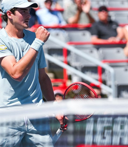 João Fonseca supera Tsitsipas na estreia do Masters 1000 de Montreal 