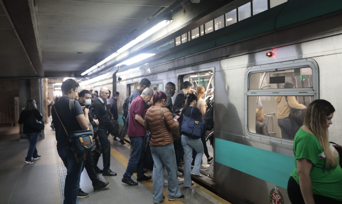 Termina a greve nas linhas de trens em São Paulo