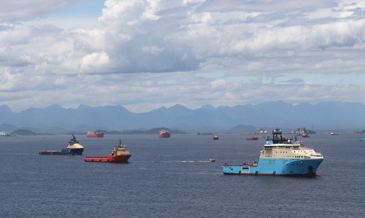 MPF denuncia empresas por despejo de resíduos na Baía de Guanabara
