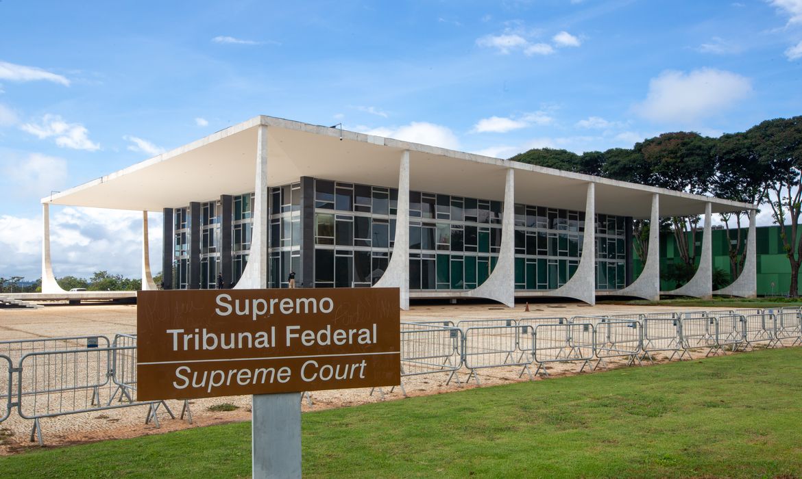 STF suspende julgamento de lei que proíbe jogos de azar