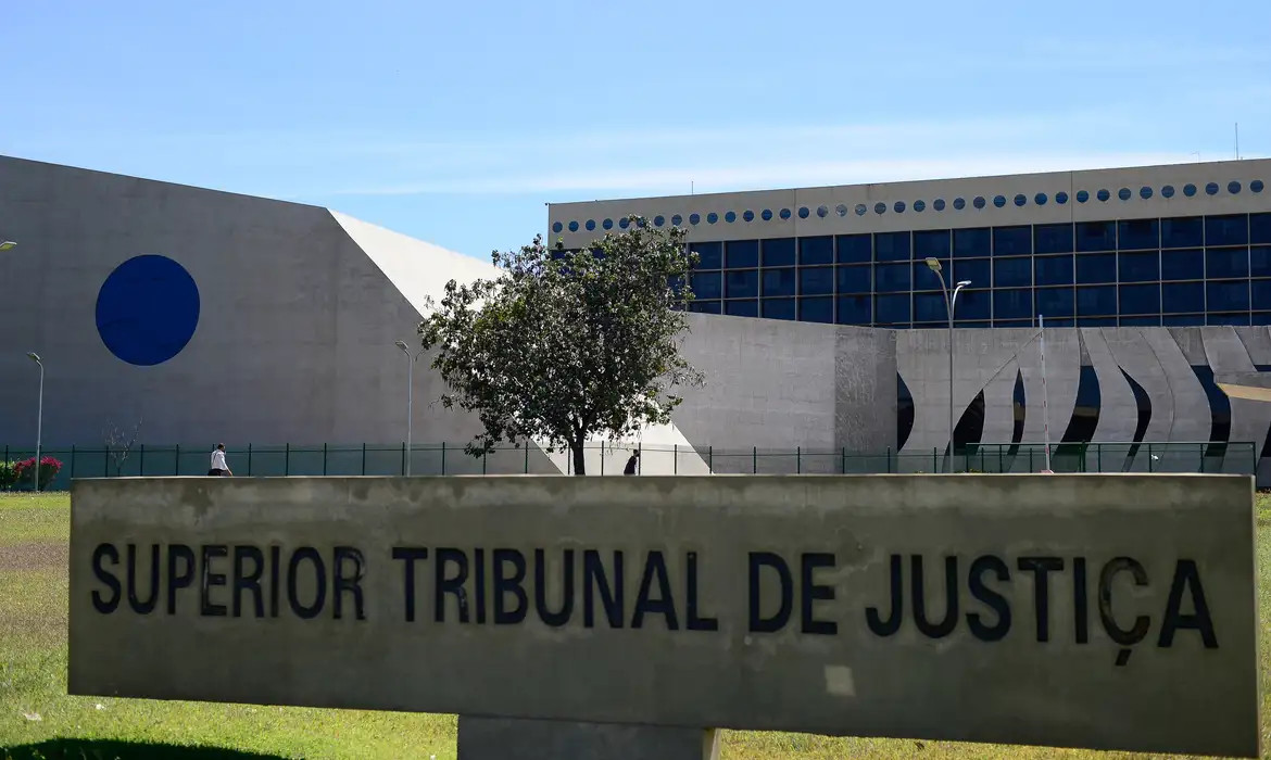 STJ condena ministro Marco Buzzi a perda de cargo por crimes sexuais 