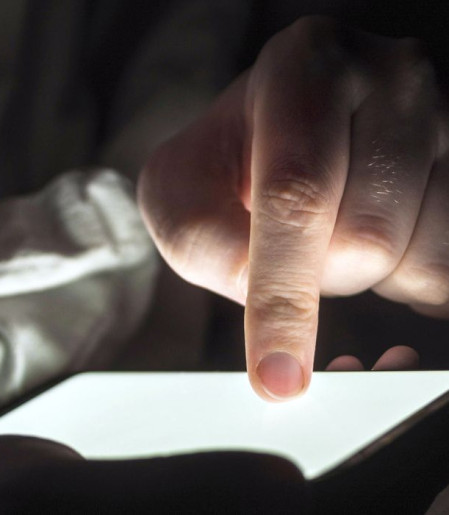 Lei amplia punição a crimes sexuais online contra crianças; entenda
