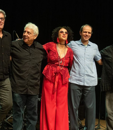 Repertório de Caetano Veloso embala show exclusivo na TV Brasil