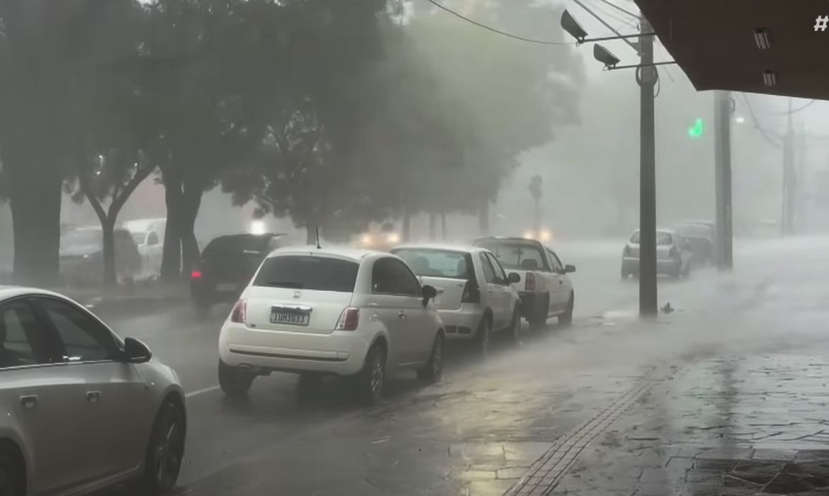 Rio Grande do Sul contabiliza 2,6 mil desalojados após tempestades