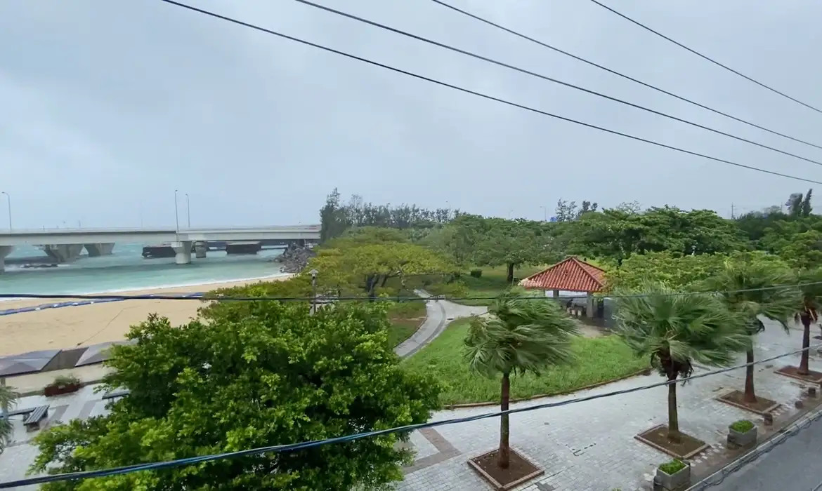 Tempestades causadas por tufão Dolphin atingem leste da China 