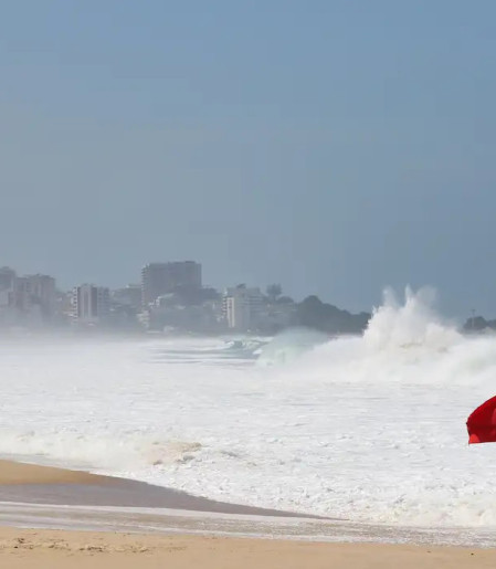 Rio terá dia de temperatura em declínio com chuva e mar de ressaca
