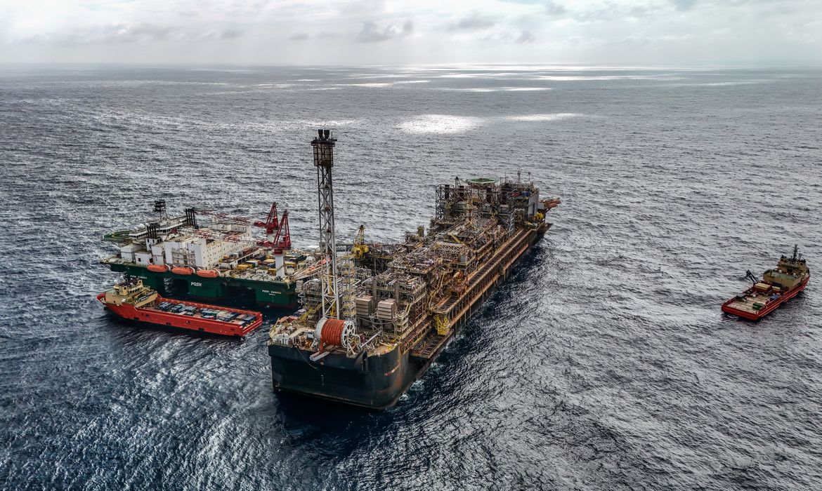 Petroleiros pedem Petrobras mais estatal e menor repasse a acionistas