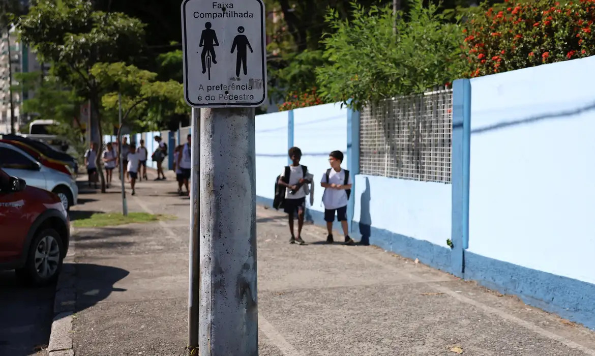 Brasil reduz pobreza, mas amplia desigualdades, mostra estudo
