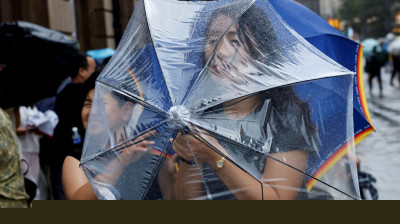 Chuva forte atinge Pequim durante passagem do tufão Dolphin 