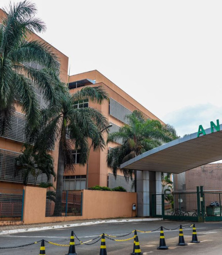 Anvisa proíbe fabricação e venda de 12 produtos de limpeza 