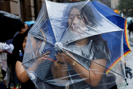 Chuva forte atinge Pequim durante passagem do tufão Dolphin 