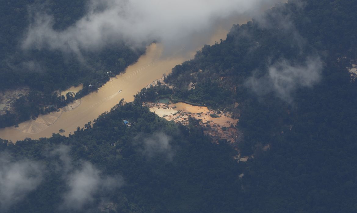 STF dá 2 anos para Congresso regulamentar mineração em terra indígena