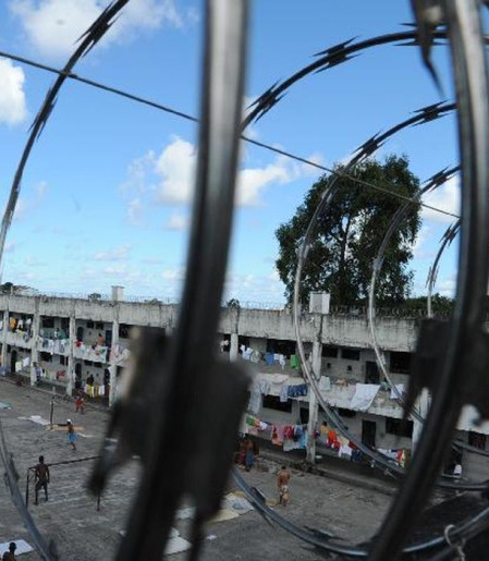 Presídios combatem entrada de itens proibidos para facções criminosas