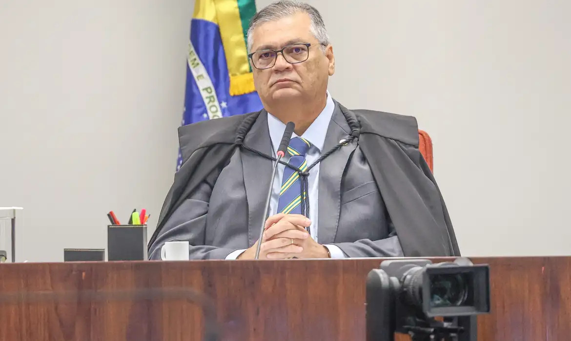 Dino determina afastamento do presidente do TCE do Maranhão 