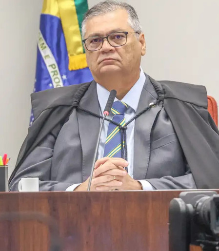 Dino determina afastamento do presidente do TCE do Maranhão 