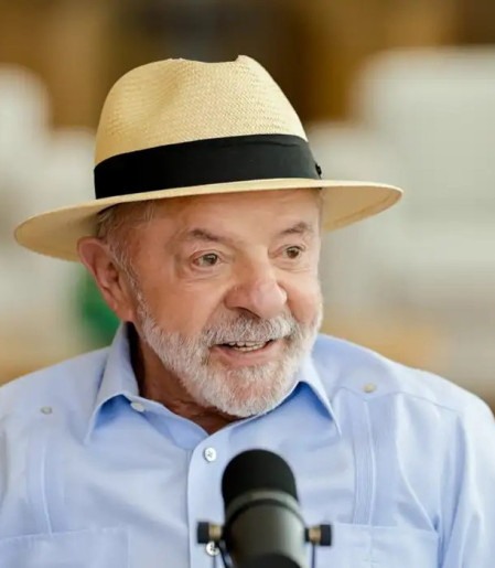 Pelo PT, Lula busca reeleição com foco em pautas sociais