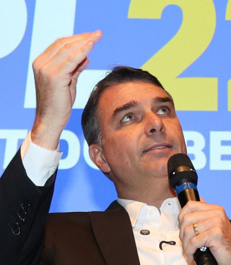 Filho mais velho de Bolsonaro, Flávio disputa a Presidência pelo PL