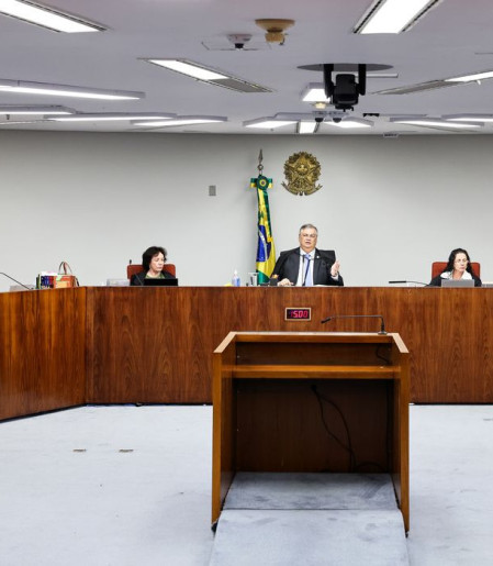 Dino e Moraes defendem rediscutir dispensa de diploma para jornalista 