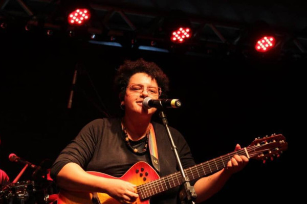 Rol&ecirc; em Movimento re&uacute;ne gastronomia, artesanato, atra&ccedil;&otilde;es para crian&ccedil;as e m&uacute;sica ao vivo com Nanna Siqueira