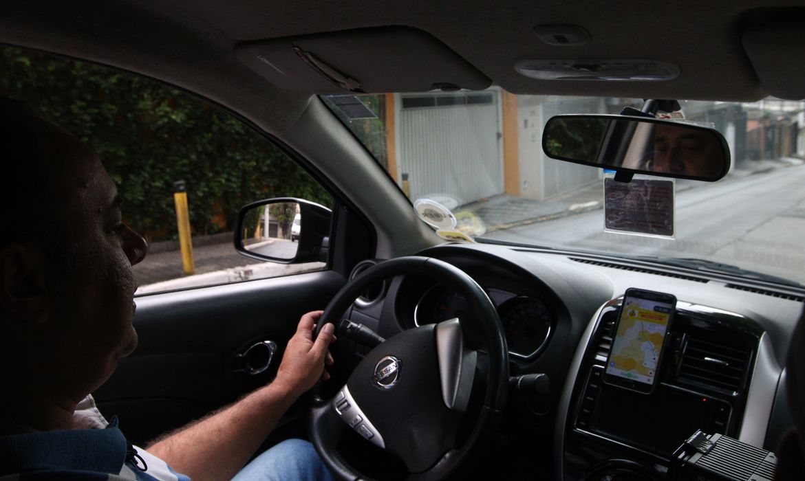 Fazenda analisa mudanças em crédito a motoristas de aplicativos