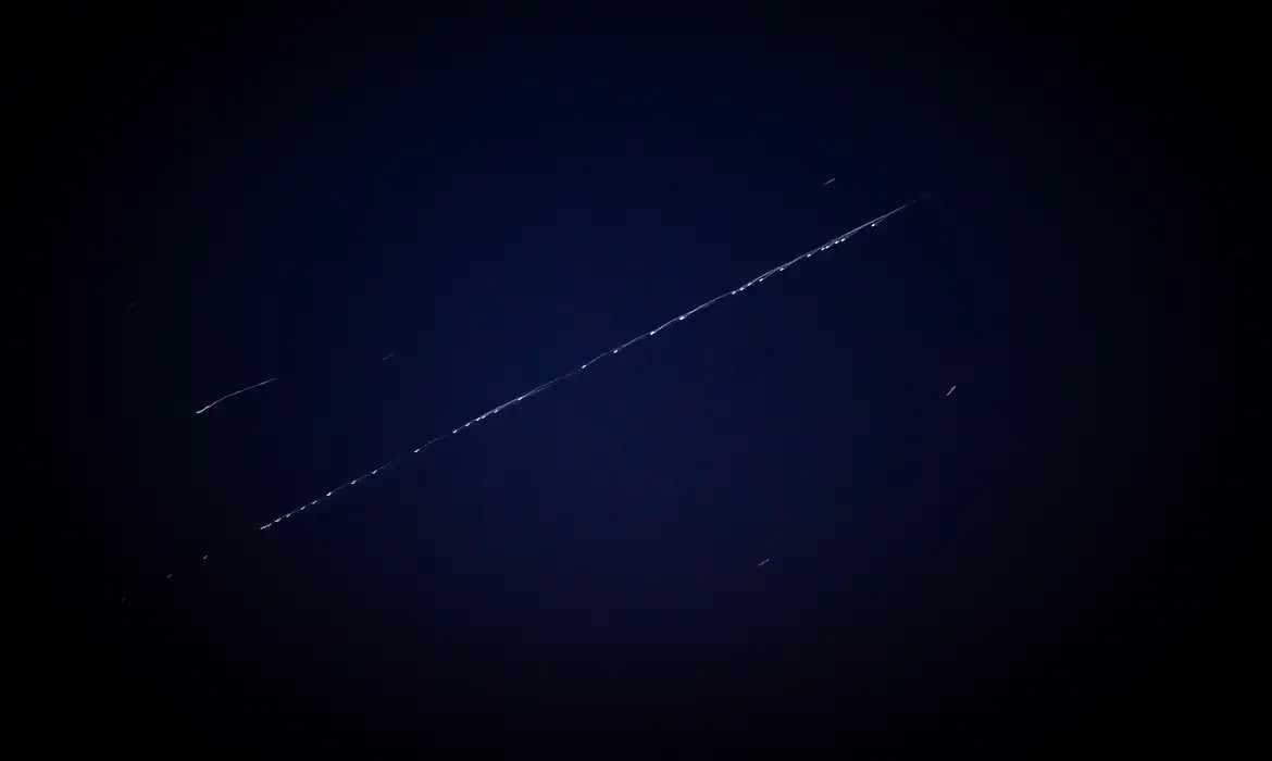 Proliferação de satélites põe em risco observações astronômicas