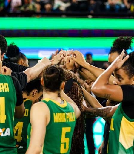 Brasil enfrenta Argentina por vaga no Pré-Olímpico de basquete