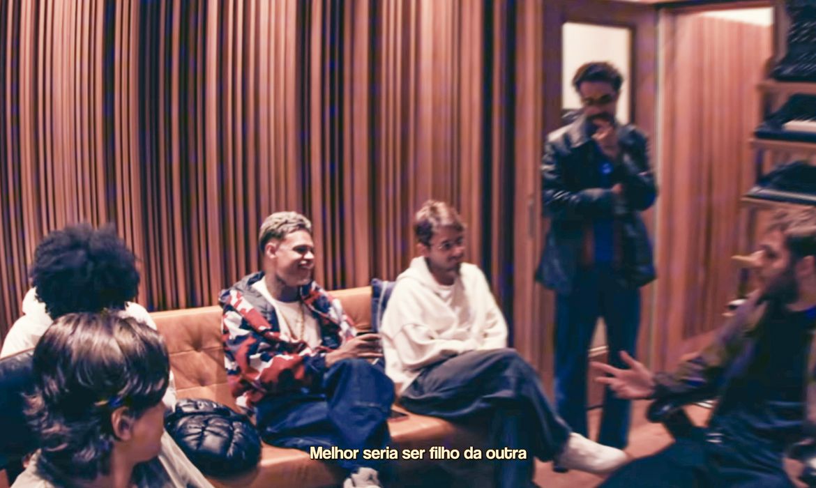 Artistas de diferentes gerações interpretam clássicos de Chico Buarque