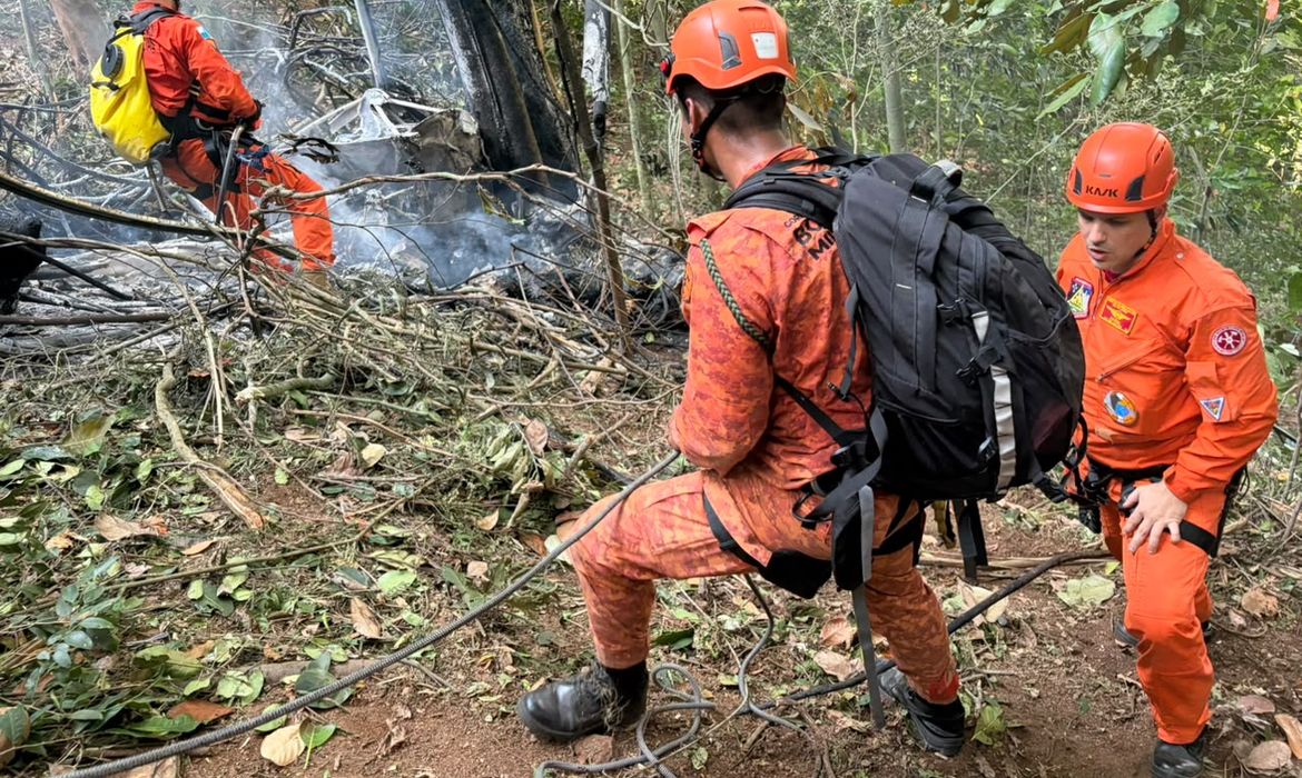 Justiça autoriza cremação de vítimas de queda de helicóptero no Rio