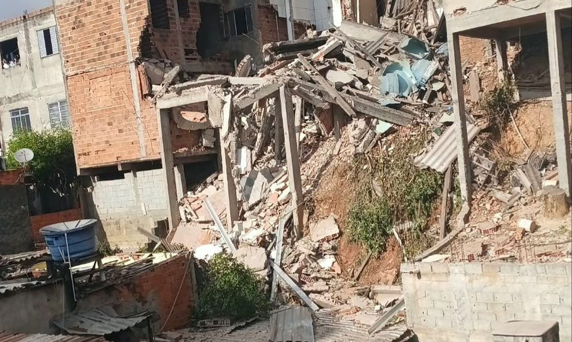 Explosão de botijão de gás causa interdição de 13 casas em São Paulo