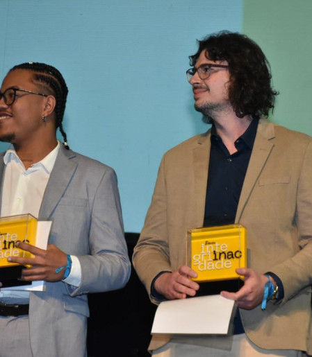 Pavini (à dir.) recebeu o prêmio no Theatro Municipal de São Paulo