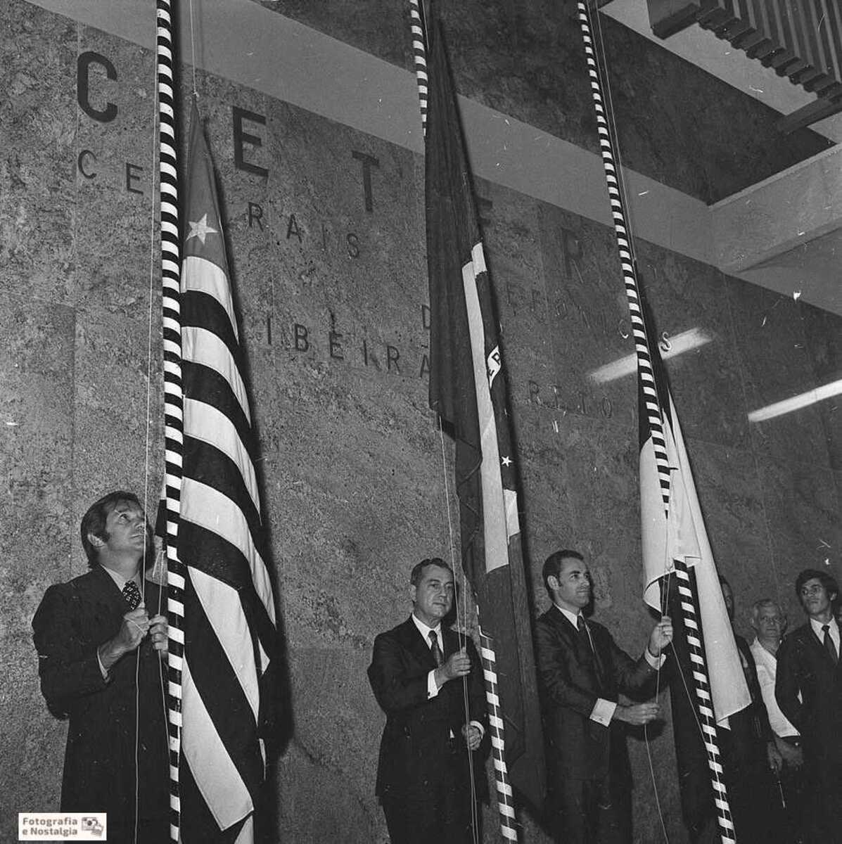 ALÔ ALÔ - Inauguração da sede da Ceterp (Centrais Telefônicas de Ribeirão Preto), em 1973. Criada pelo prefeito Antônio Duarte Nogueira em 1969, teve sua sede principal à rua Américo Brasiliense, 426, prédio hoje ocupado pela Prefeitura. A mais lucrativa das empresas municipais, teve o capital aberto por Antonio Palocci (PT, 1993) e depois finalmente privatizada por Roberto Jábali (PSDB, em 1999). Foi comprada pela Telefonica em 2000, sendo extinta.
