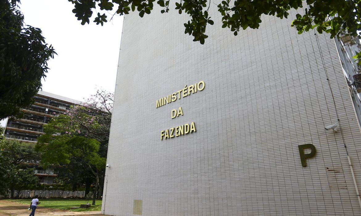 Governo Central tem superávit de R$ 10,8 bilhões em julho