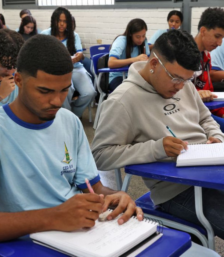 Pé-de-Meia: nascidos em setembro e outubro recebem parcela de R$ 200