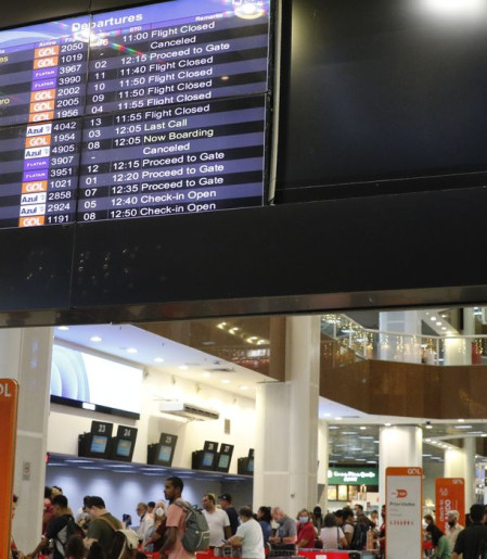 Aeroporto Santos Dumont é liberado para pousos e decolagens
