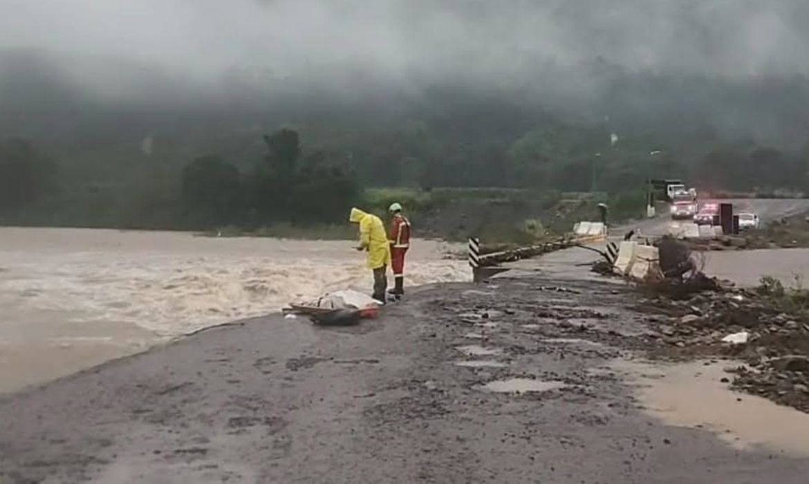 Região Sul está em alerta para fortes chuvas, vento e granizo