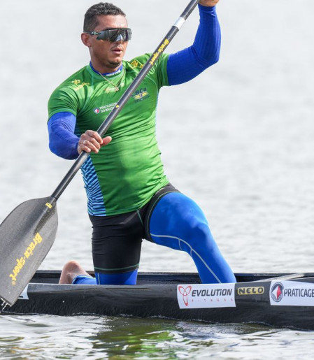 Isaquias Queiroz é campeão mundial no C1 500m na Polônia