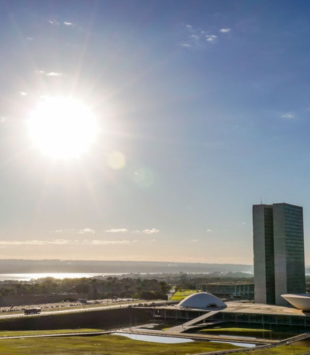 Congresso vota nesta semana fim da escala 6x1 e "taxa das blusinhas" 