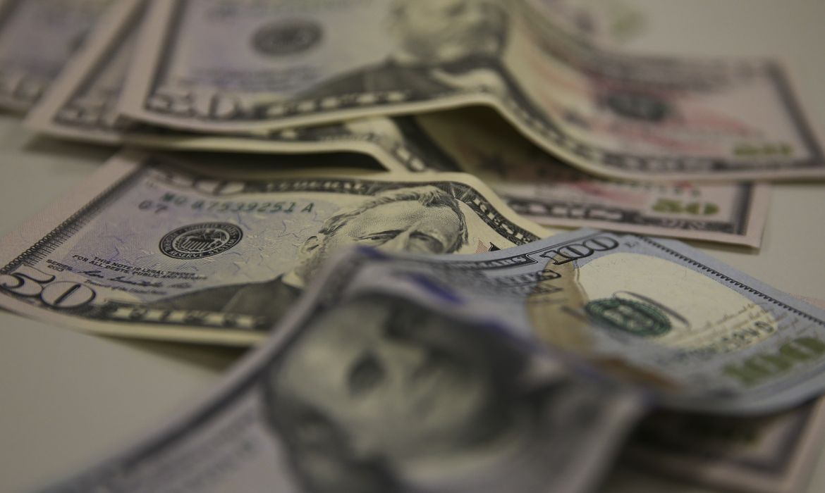 Brasil e EUA retomam negociação após tarifaços de 25% e 12,5%